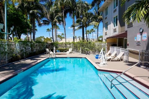 Sleep Inn & Suites Fort Lauderdale Airport, Pool