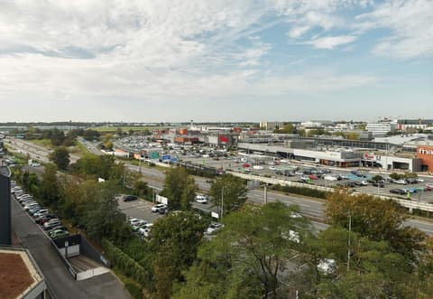 B&B HOTEL Vélizy Est, City view from property