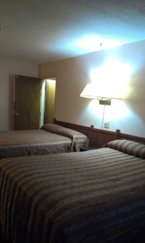 Sunset Inn, Room