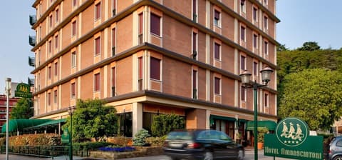 Hotel Ambasciatori, Front of property