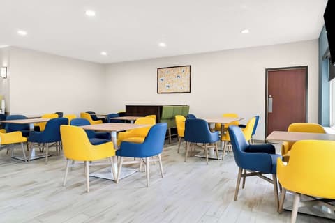 Comfort Suites Southfield/Detroit, Breakfast area