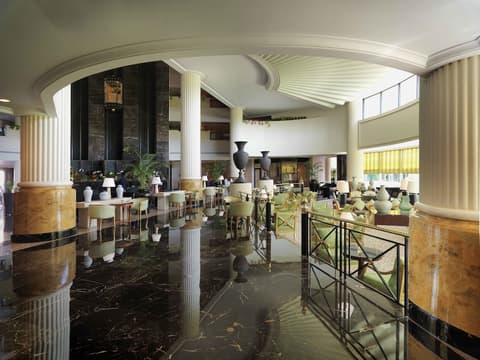 The Ritz-Carlton, Bahrain, Lobby