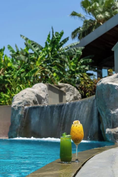 The Ritz-Carlton, Bahrain, Pool