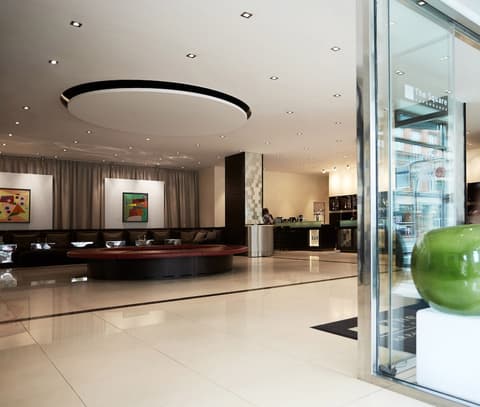 The Square, Lobby