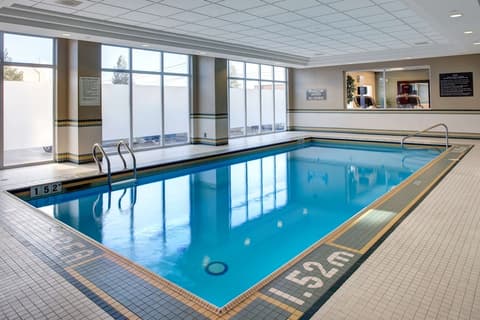 Hampton Inn & Suites by Hilton Toronto Airport, Pool