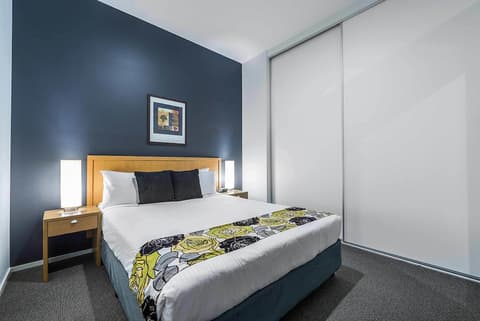 Mantra 100 Exhibition Melbourne, Room