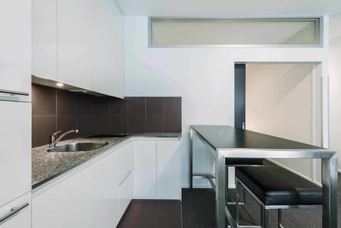 Mantra 100 Exhibition Melbourne, Room