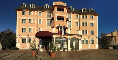 Green Hotel, Property entrance