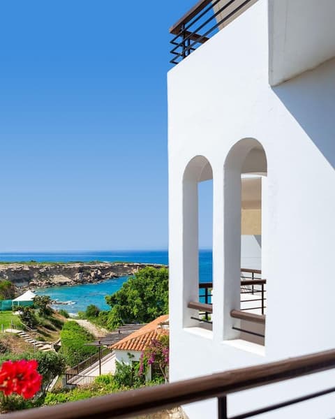 Coral Beach Hotel and Resort, Room