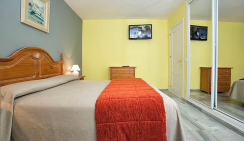 Apartamentos Ona Campanario, Room