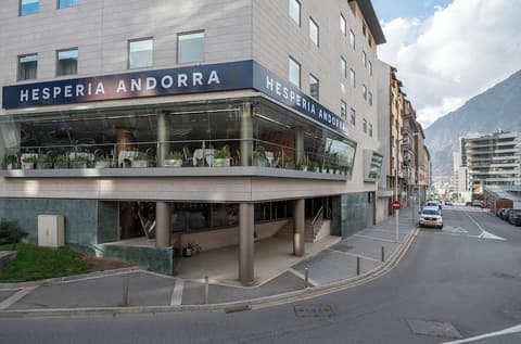 Hesperia Andorra, Front of property