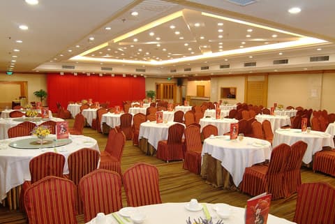 Guangdong Hotel, Restaurant
