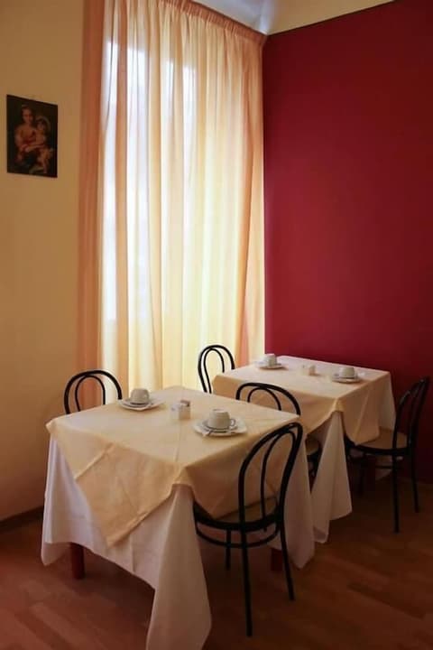 Hotel Romagna, Dining
