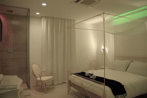 Hotel Metropolitan, Room