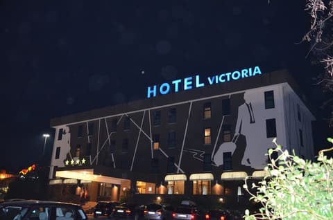 Hotel Victoria, Front of property
