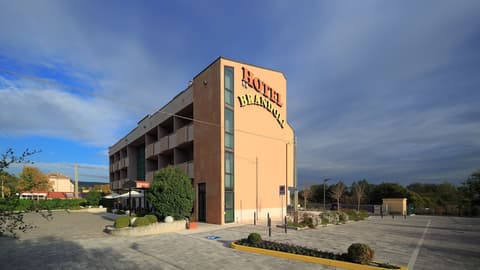 Hotel Brandoli, Front of property