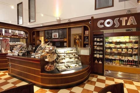 Premier Inn London Heathrow Airport T2 & T3 - Bath Road, Gift shop