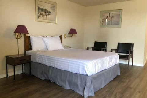 Knights Inn Fort Erie, Room