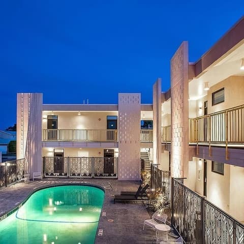 The Monterey Motel, Pool