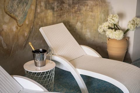 Mabre Residence Hotel, Champagne service