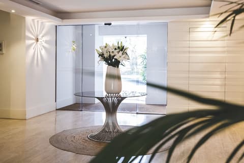 Hotel Almirante, Lobby sitting area