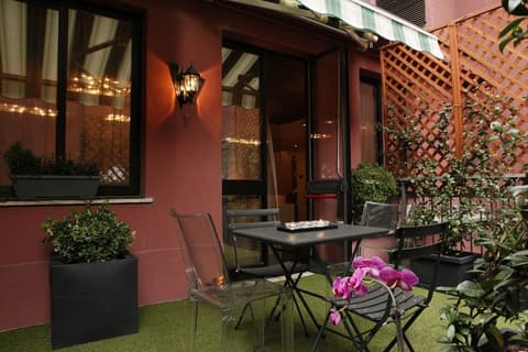 Hotel Lancaster, Porch