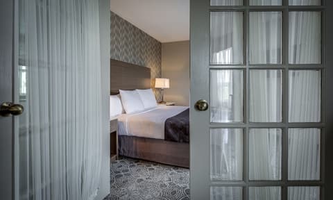 Monte Carlo Inn Toronto - Markham, Room