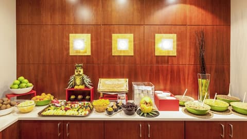 Holiday Inn Milan - Garibaldi Station by IHG, Breakfast meal