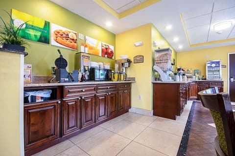 Quality Inn & Suites Glenmont - Albany South, Breakfast area