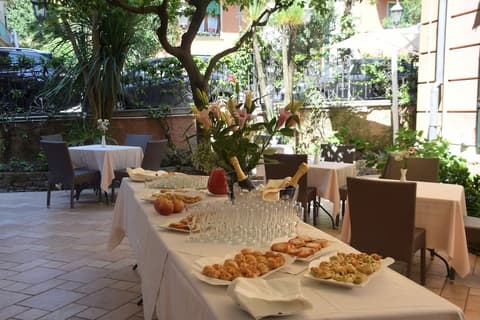 Hotel Jolanda, Breakfast meal