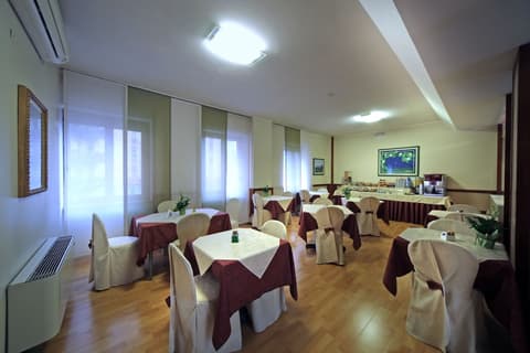 Hotel Cristallo, Food court