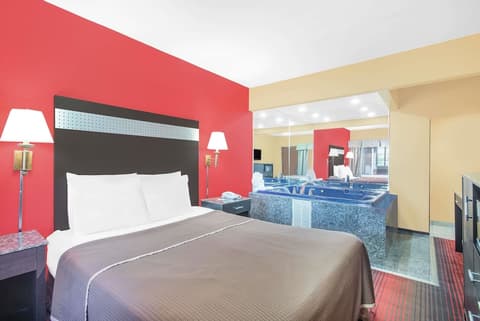 Howard Johnson by Wyndham North Bergen, Room