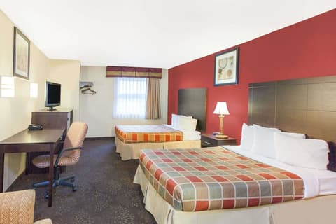 Travelodge by Wyndham Romulus Detroit Airport, Room