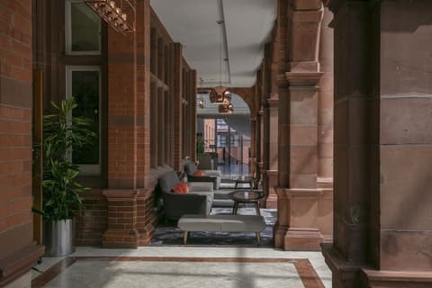 The Crown London, Lobby