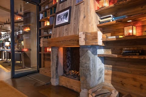 Schweizerhof Zermatt, Interior entrance