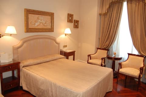 Alameda Palace, Room