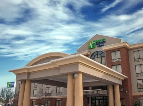 Holiday Inn Express Hotel & Suites Buffalo-Airport by IHG, Exterior