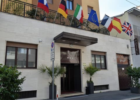 Hotel Perugino, Front of property
