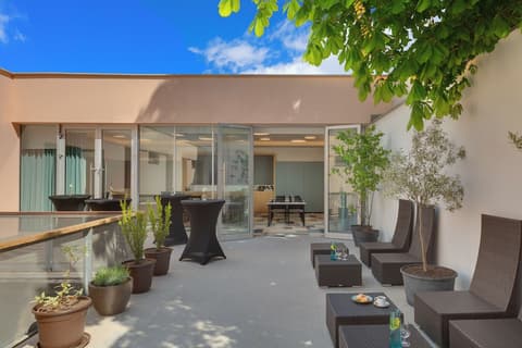 Hotel Carol, Meeting facility