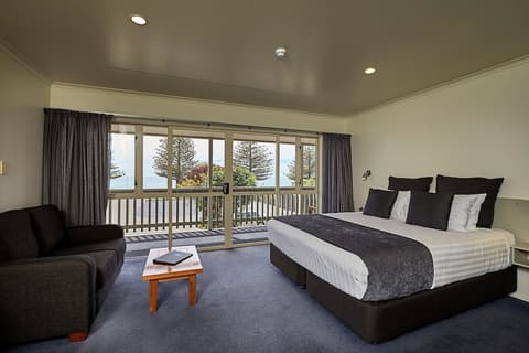 The White Morph - Heritage Collection, Room