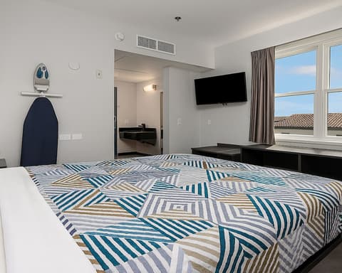 Motel 6 San Diego, CA - Downtown, Room