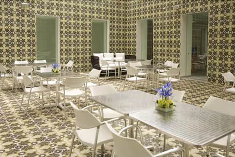 NM Lima Hotel, Breakfast area