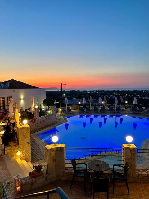 Amazones Village Suites, Front of property