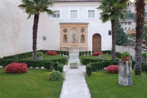 Palazzo Leti Residenza d'Epoca, Property grounds