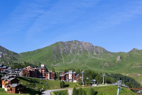 Madame Vacances Les Lodges des Alpages, Hiking