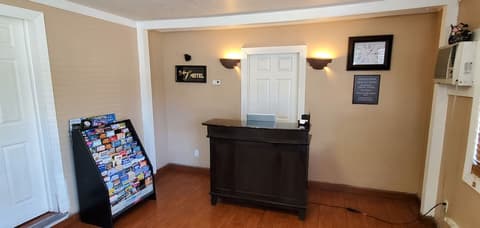 The L Motel, Reception