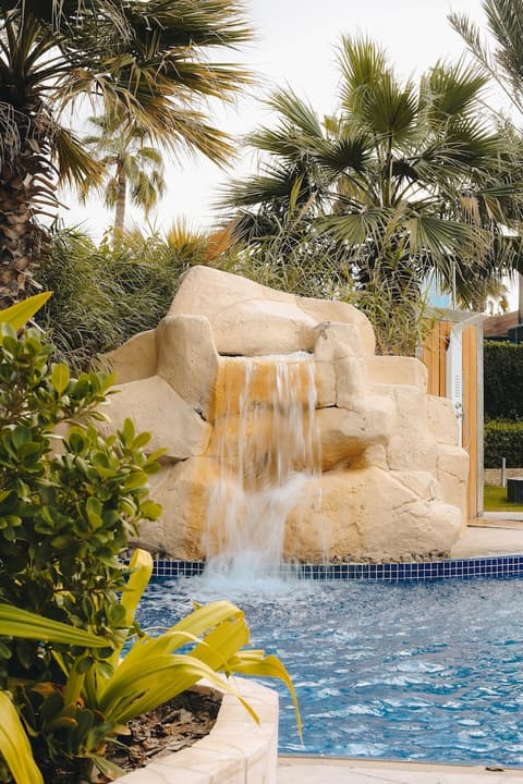 Dubai Marine Beach Resort & Spa, Outdoor pool