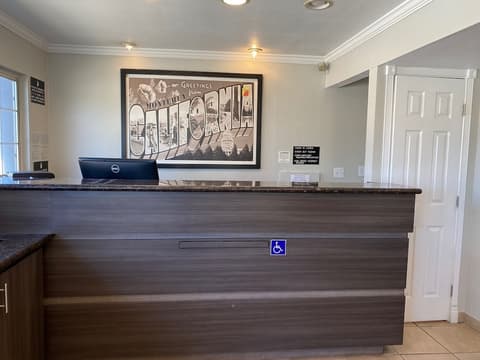 Super 8 by Wyndham Monterey, Lobby