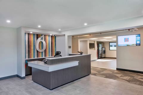 Motel 6 Fort Lauderdale, FL, Lobby