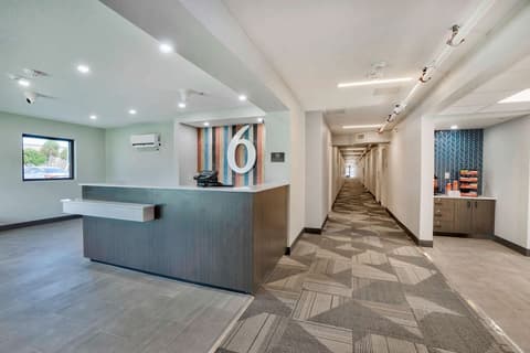 Motel 6 Fort Lauderdale, FL, Lobby
